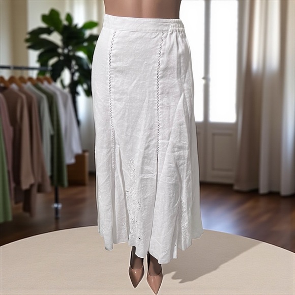Chic White Midi Skirt Stunning and Elegant. - Picture 1 of 9